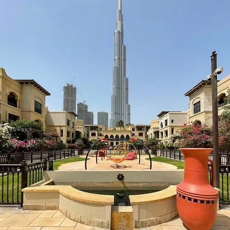 Апартаменти Guestready - Downtown Lux Near Burj Khalifa Дубай Екстер'єр фото
